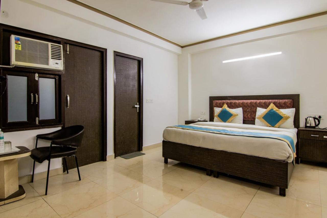 Hotel The Ocean Near Igi Airport Új-Delhi Kültér fotó