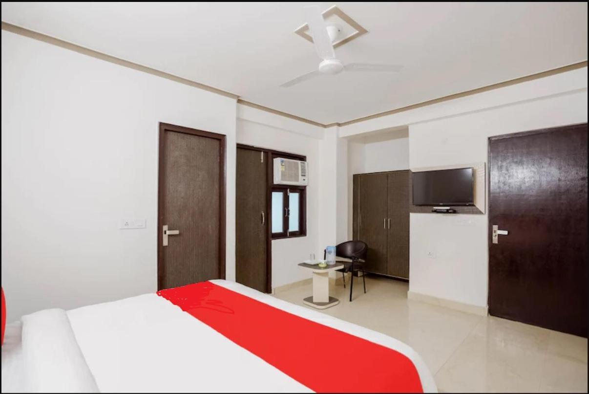 Hotel The Ocean Near Igi Airport Új-Delhi Kültér fotó