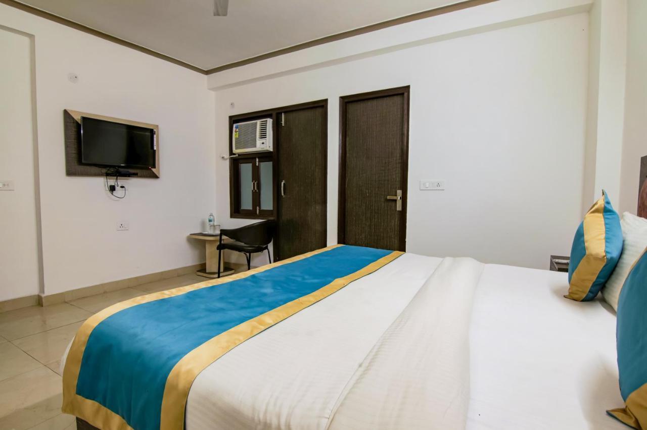 Hotel The Ocean Near Igi Airport Új-Delhi Kültér fotó
