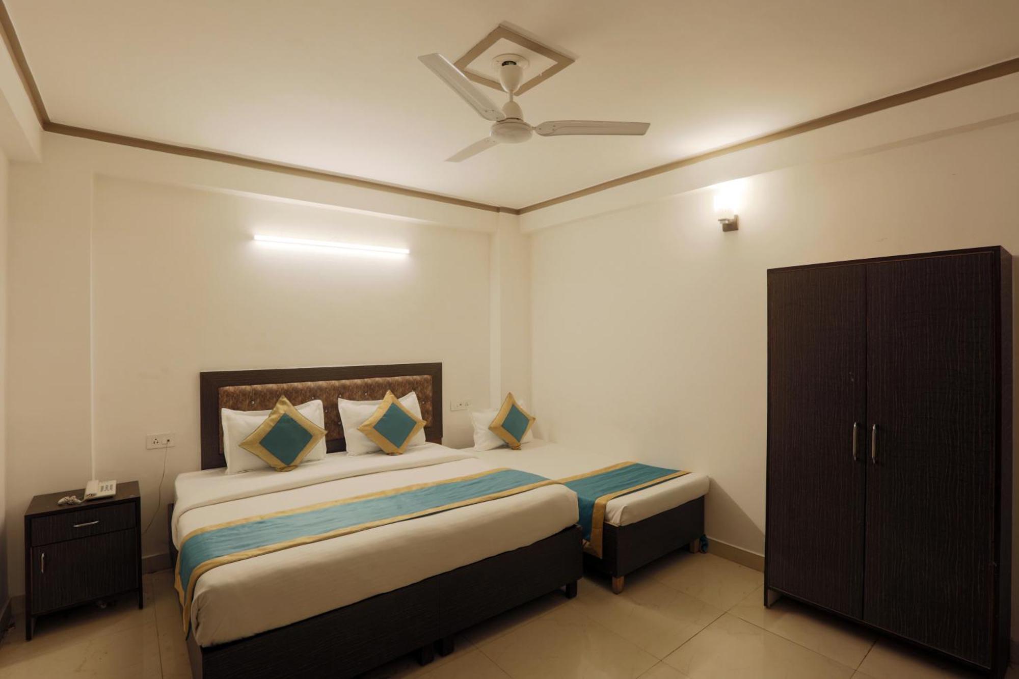 Hotel The Ocean Near Igi Airport Új-Delhi Kültér fotó