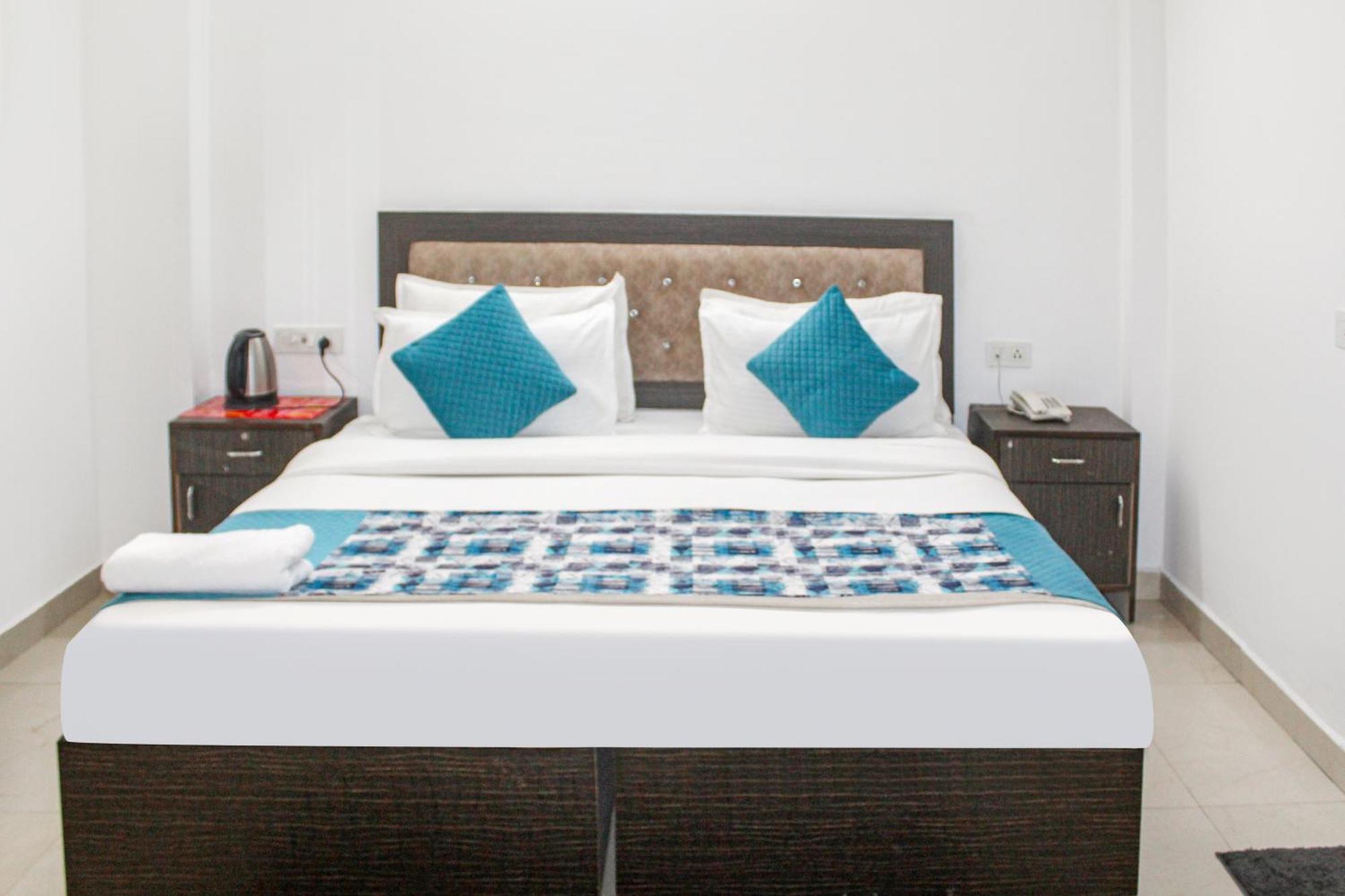 Hotel The Ocean Near Igi Airport Új-Delhi Kültér fotó